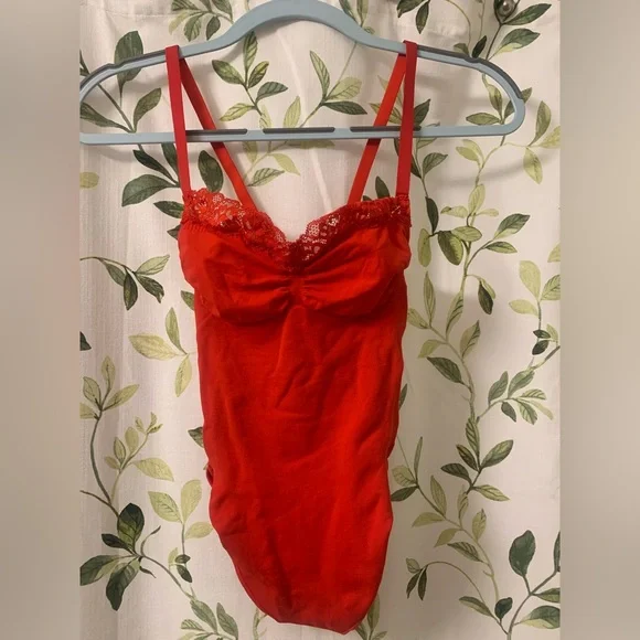 SKIMS Seamless Sculpt Lace Thong Bodysuit-CAYENNE-MEDIUM BNWOT